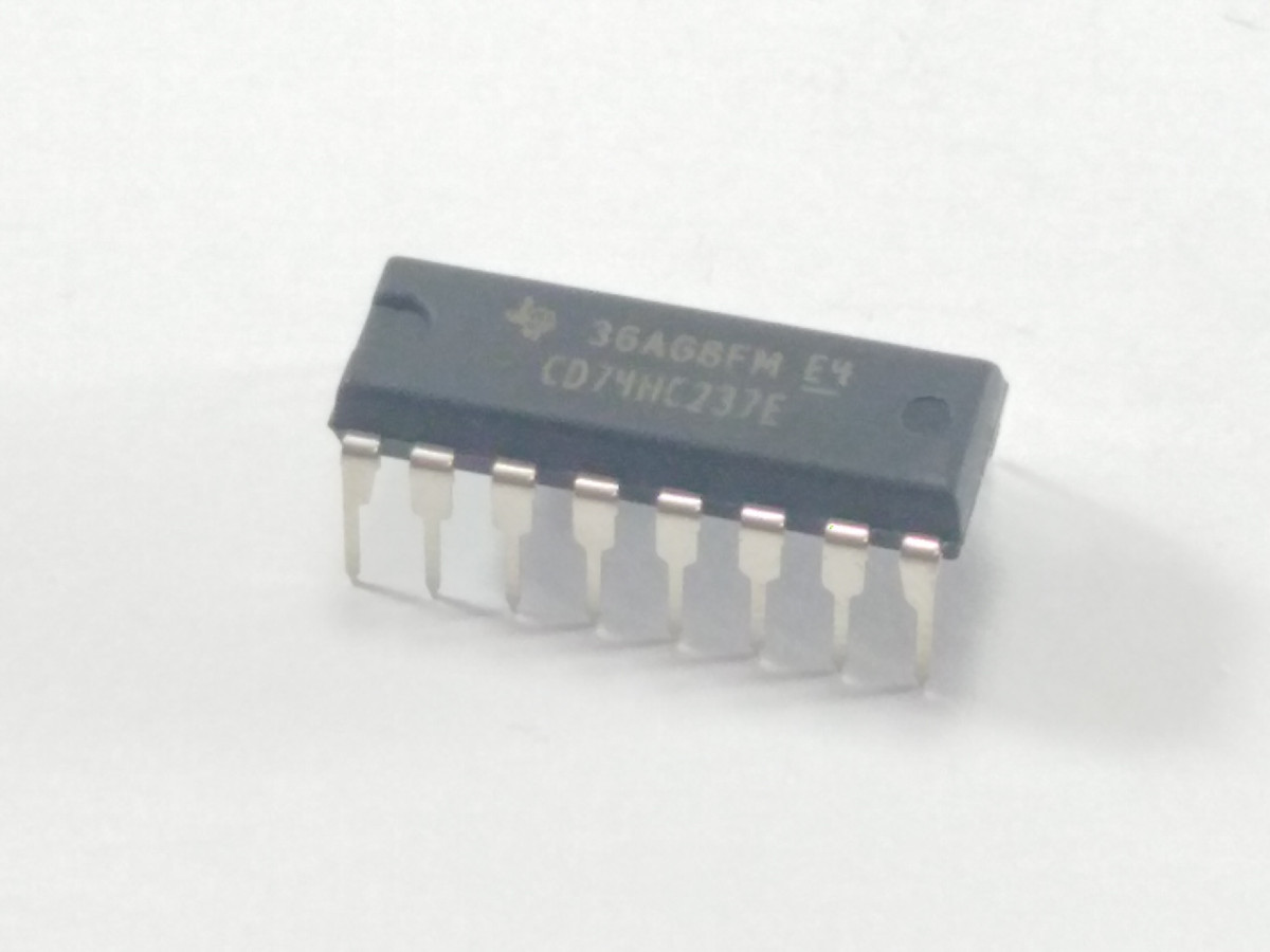Circuit intégré logique 74HC237