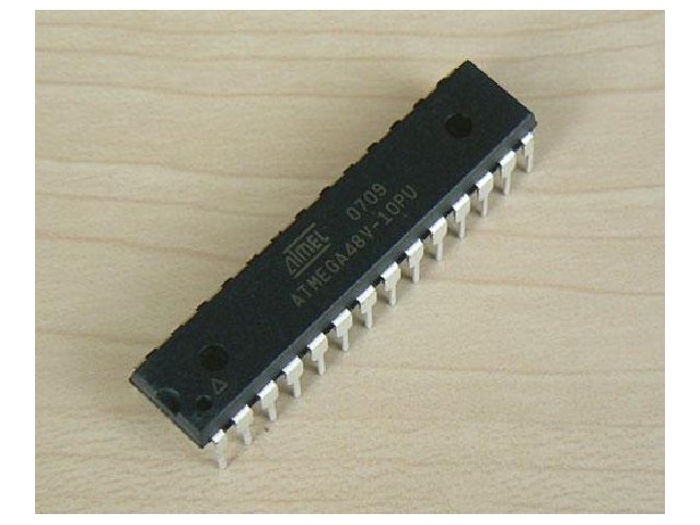 Circuit intégré microcontrôleur ATMEGA48PA-PU