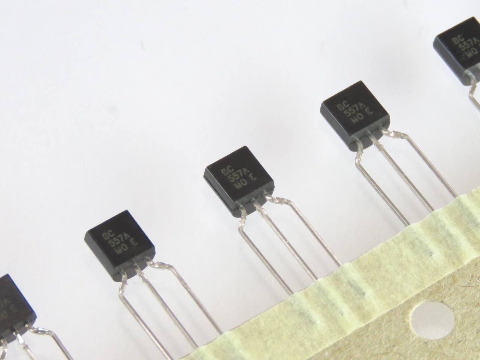 Transistor BC557A (image 2/2)