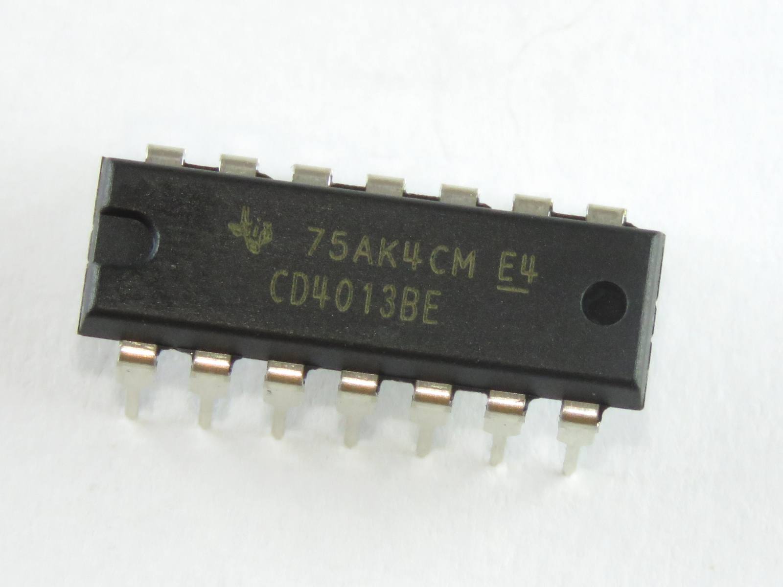 Circuit intégré logique CD4013BE