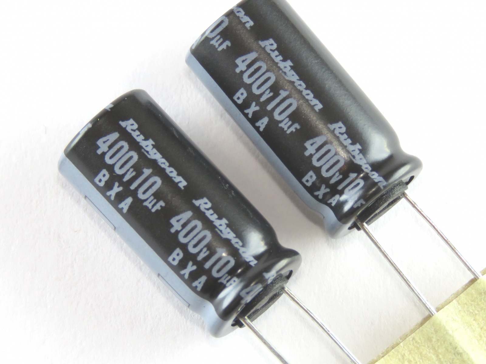 2x MKP-Condensateur rad 10µF 400V AC ; 37,5mm ; MABA025100KJS ; 10uF 