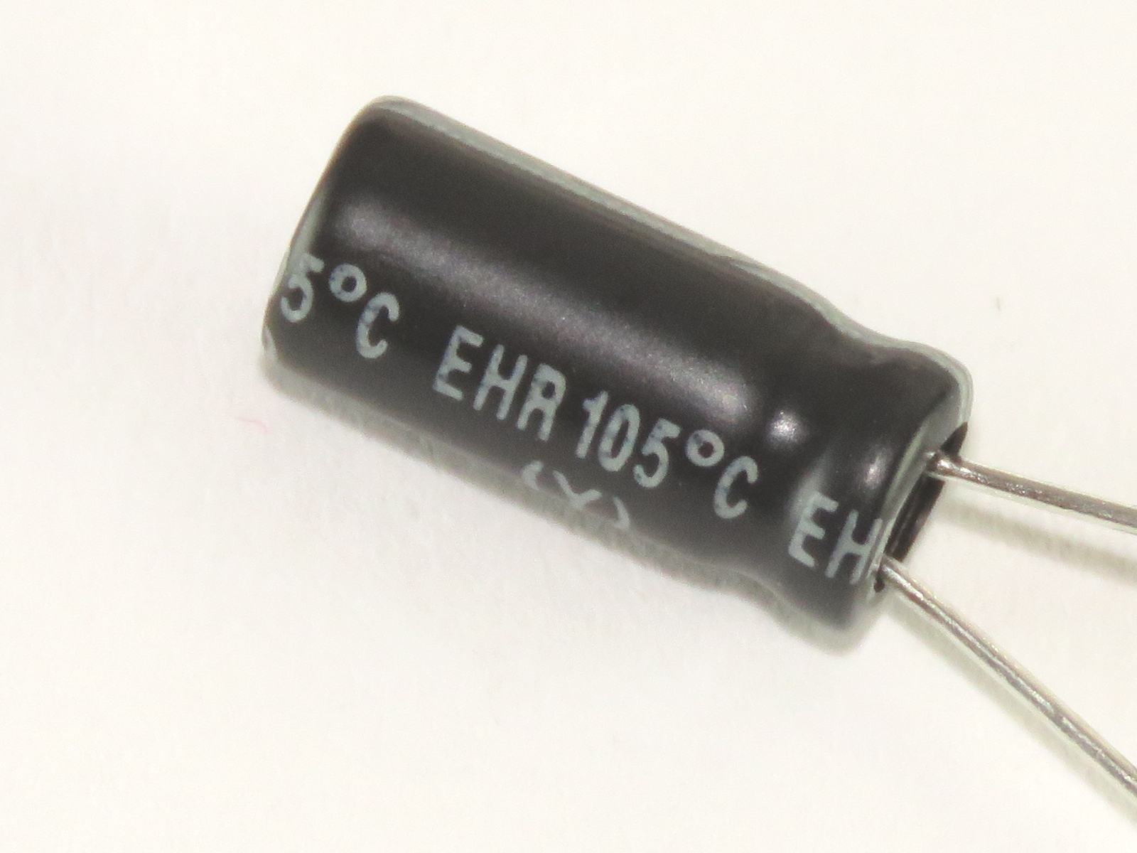 Condensateur chimique 10uF 50V CEL10UF50V-C (image 2/3)