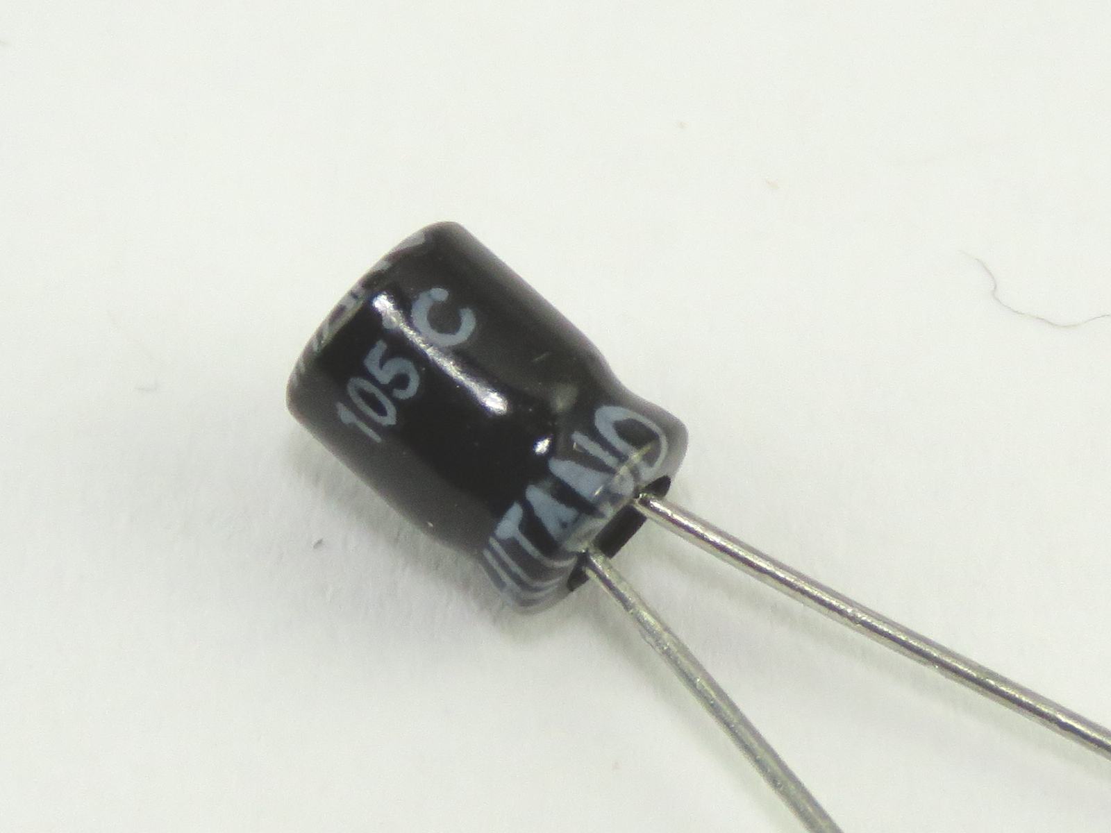 Condensateur chimique 1uF 50V CEL1UF50V (image 2/2)