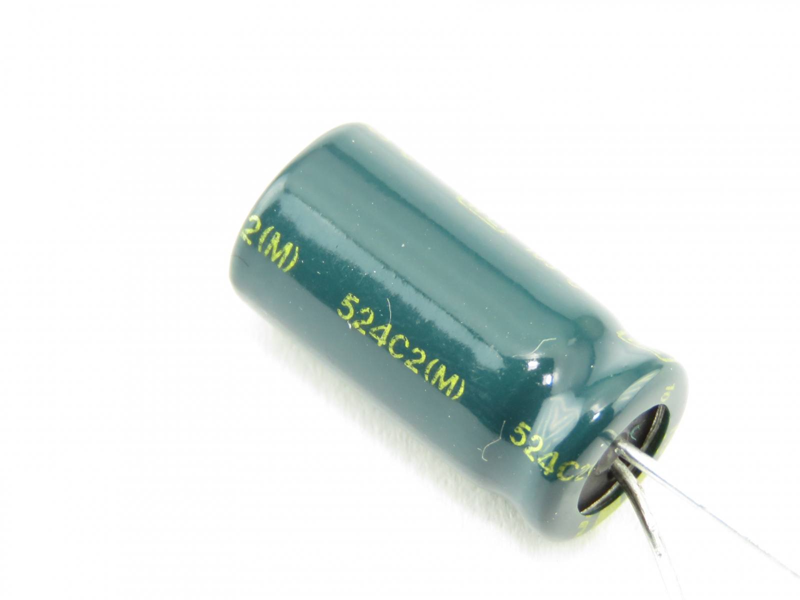 Condensateur chimique 220uF 35V CEL220UF35VESR (image 2/2)