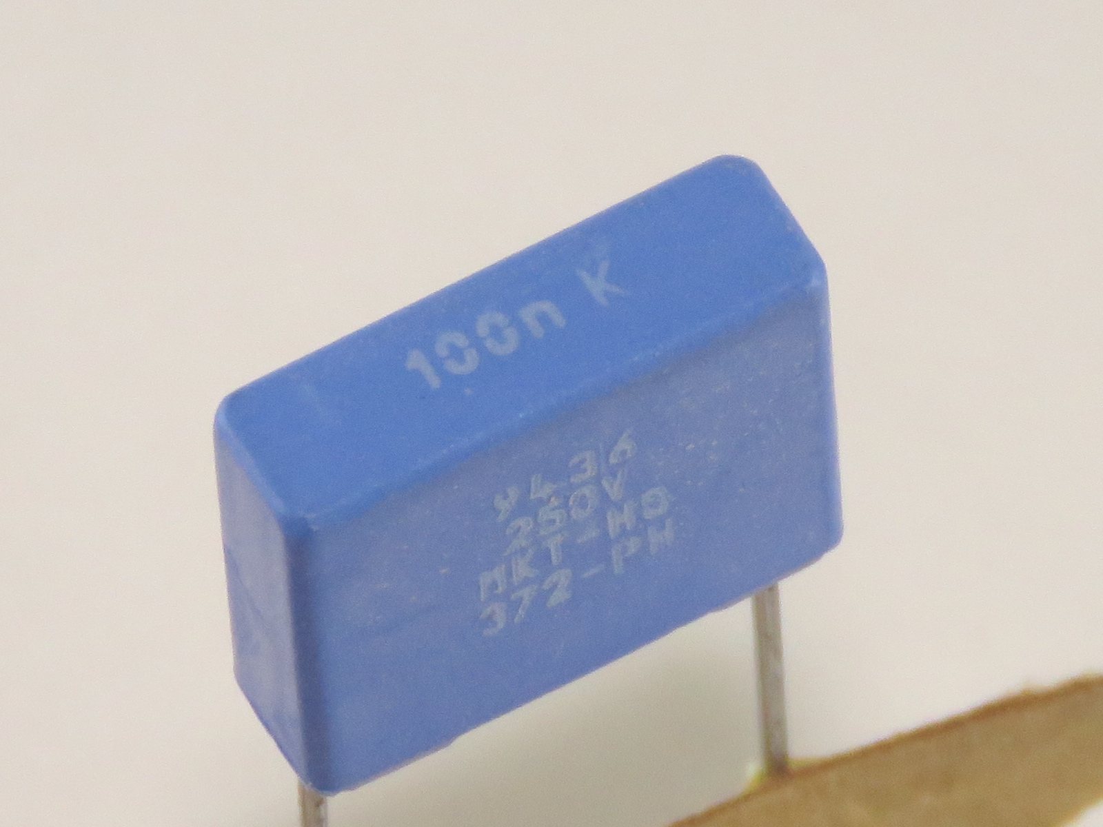 Condensateur 100nF 250V CMKT100NF250V-C (image 2/3)
