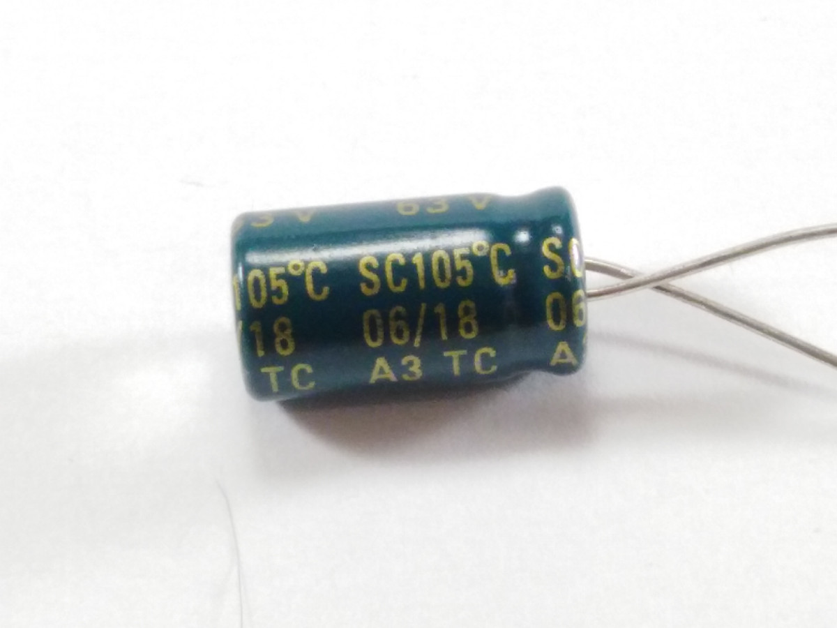 Condensateur chimique 100uF 63V DSC107M063S1ACG15K (image 3/3)