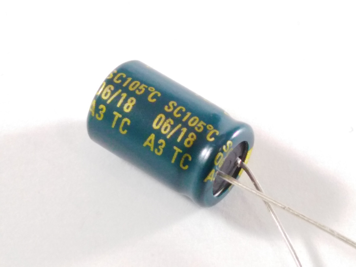 Condensateur chimique 680uF 16V DSC687M016S1ACH15K (image 2/3)