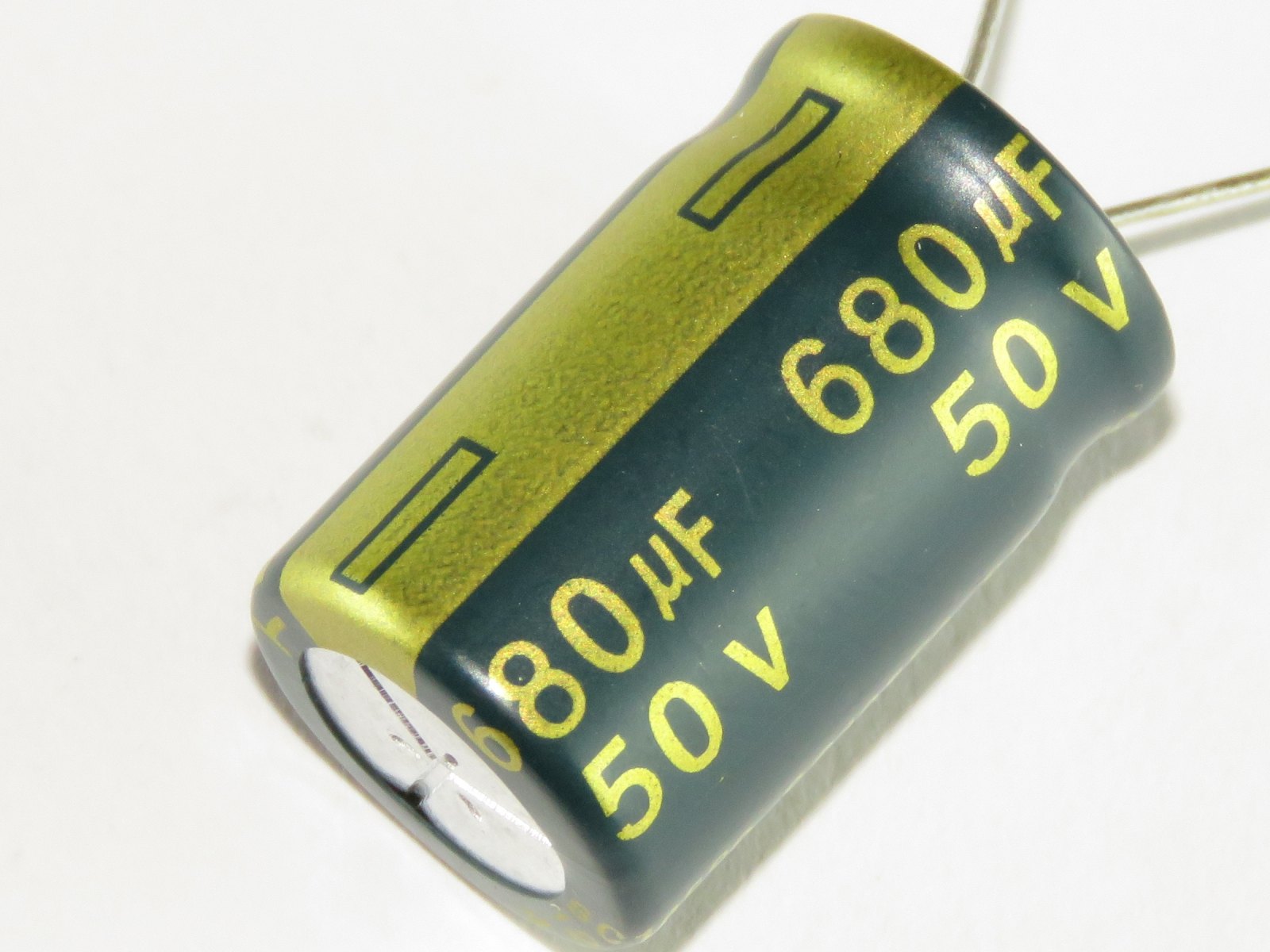 Condensateur chimique 680uF 50V DSC687M050S1ACL20K (image 3/3)