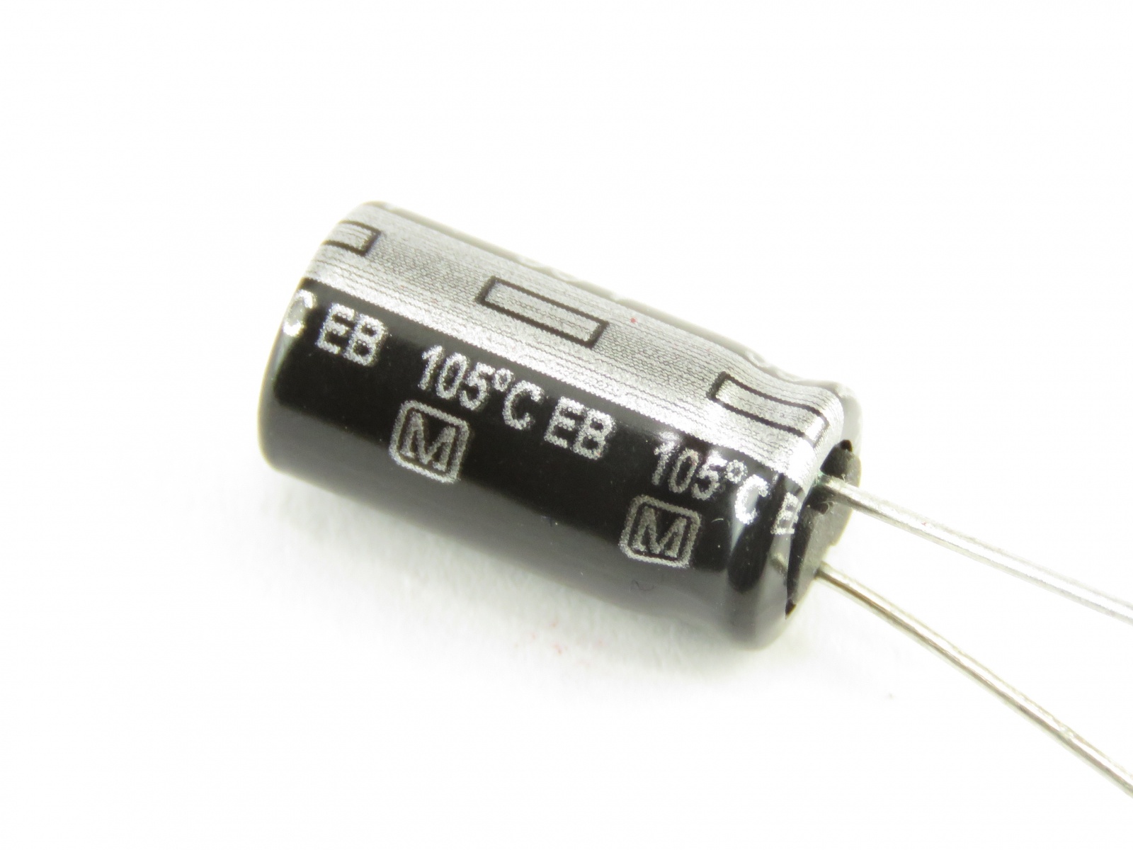 Condensateur chimique 220uF 35V EEU-EB1V221 (image 2/2)
