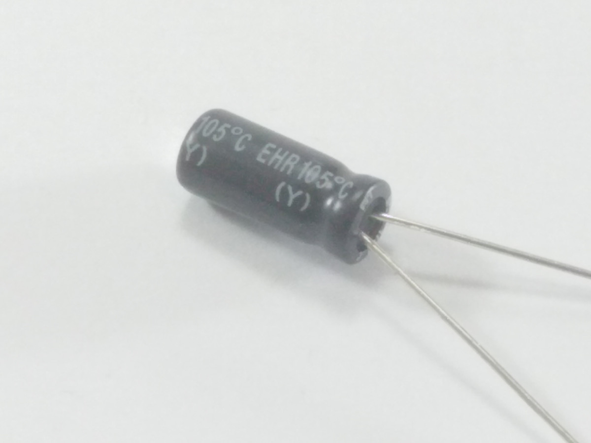 Condensateur 100uF 16V ELC100UF16P-105-H (image 2/2)