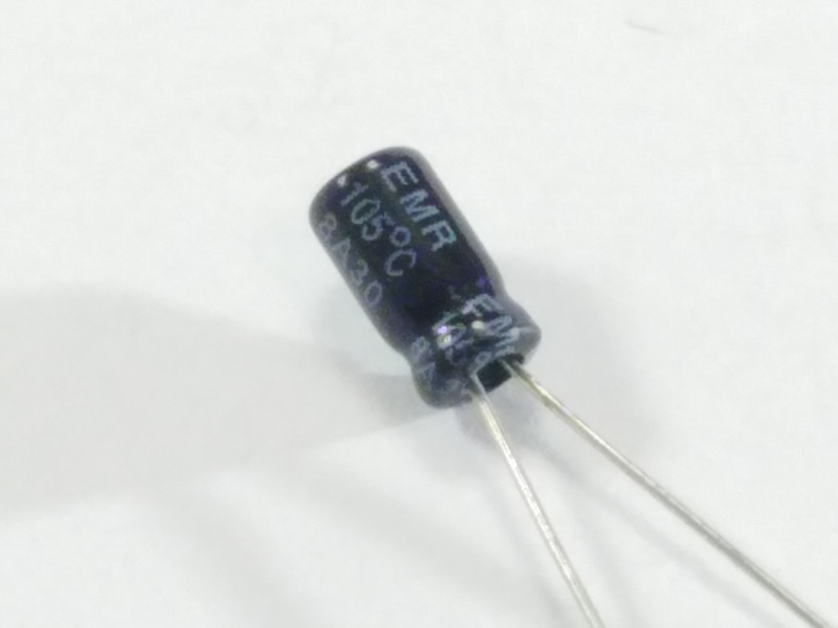 Condensateur 10uF 16V ELC10UF16P-105-4X7-H (image 2/2)