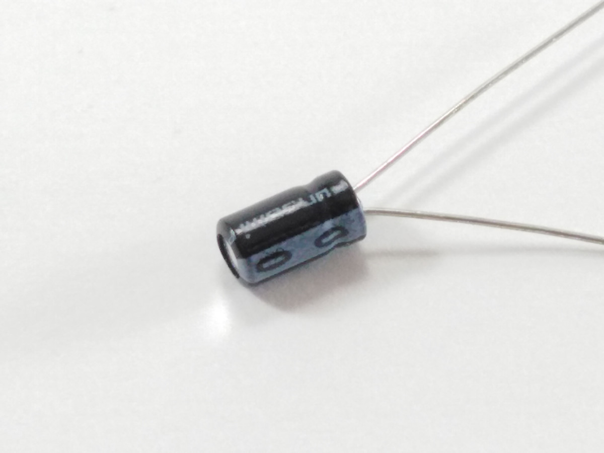 Condensateur 1uF 50V ELC1UF50P-4X7 (image 2/2)