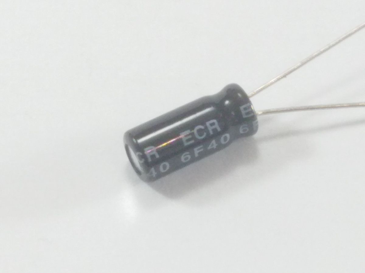 Condensateur 22uF 50V ELC22UF50P-H (image 2/2)