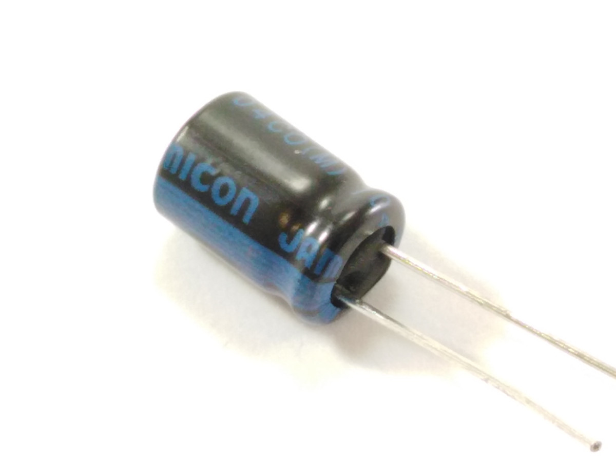 Condensateur chimique 470uF 16V ESM477M016S1A5G110 (image 2/3)