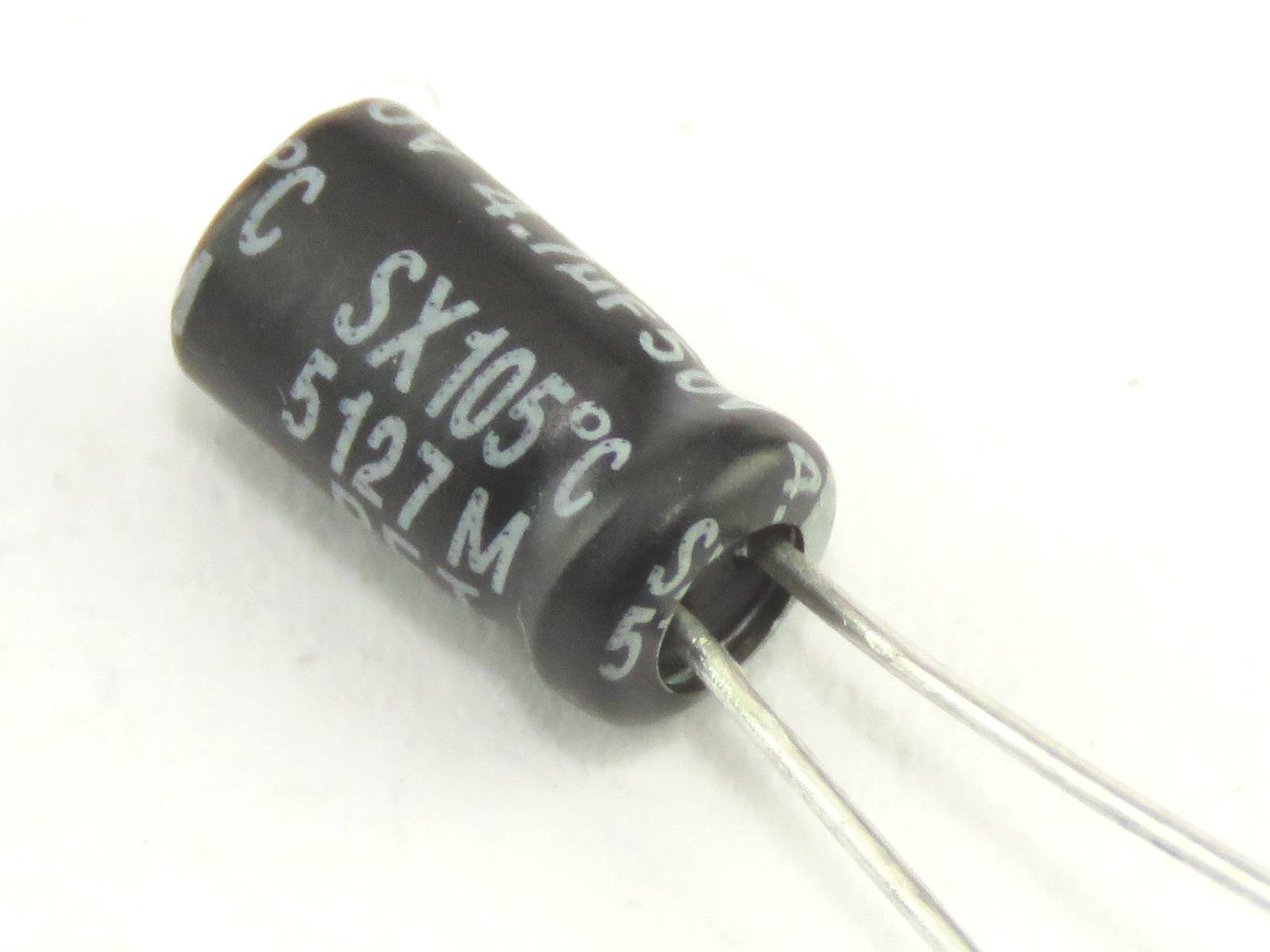 Condensateur chimique 4.7uF 50V ESX475M050S1A5B070 (image 2/2)