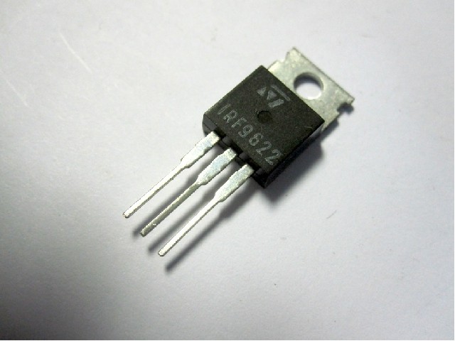 Transistor IRF9622