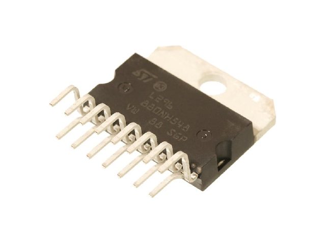 Circuit régulateur de tension à découpage L296