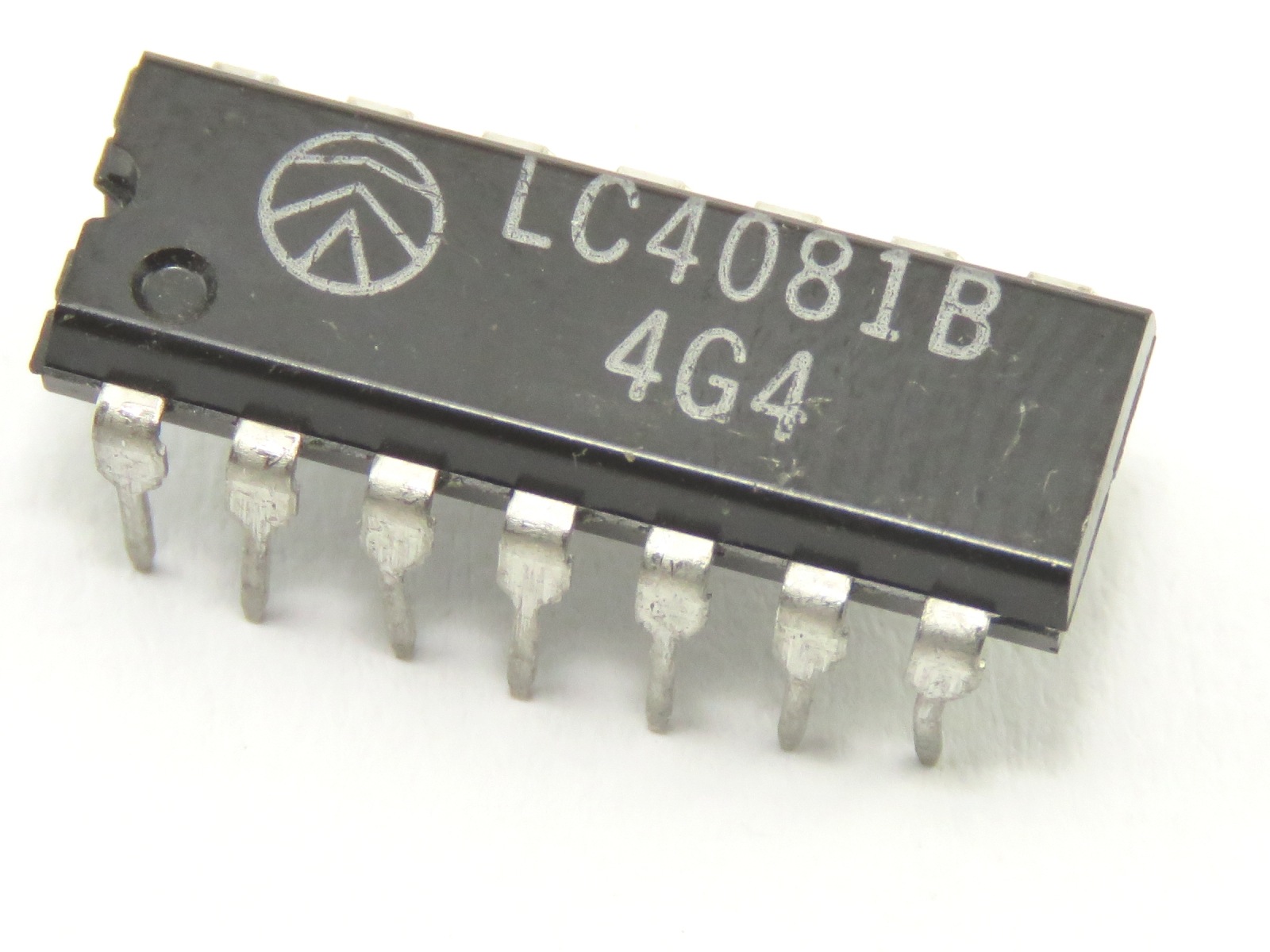 Circuit intégré logique LC4081B