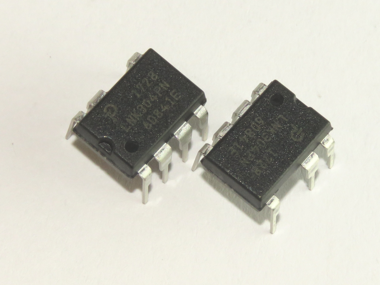 Circuit intégré LNK304PN (image 2/3)