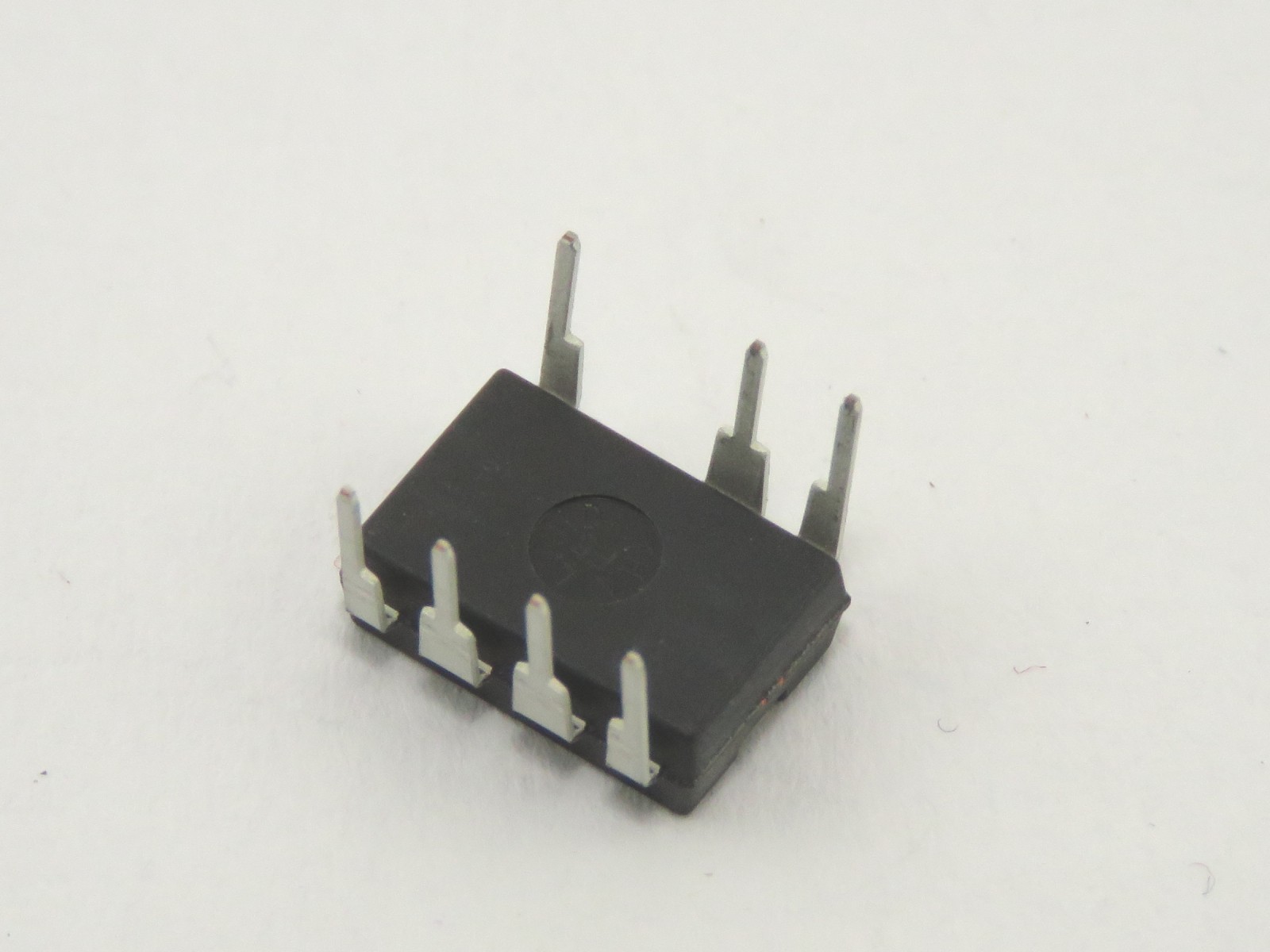 Circuit intégré LNK364PN (image 2/3)