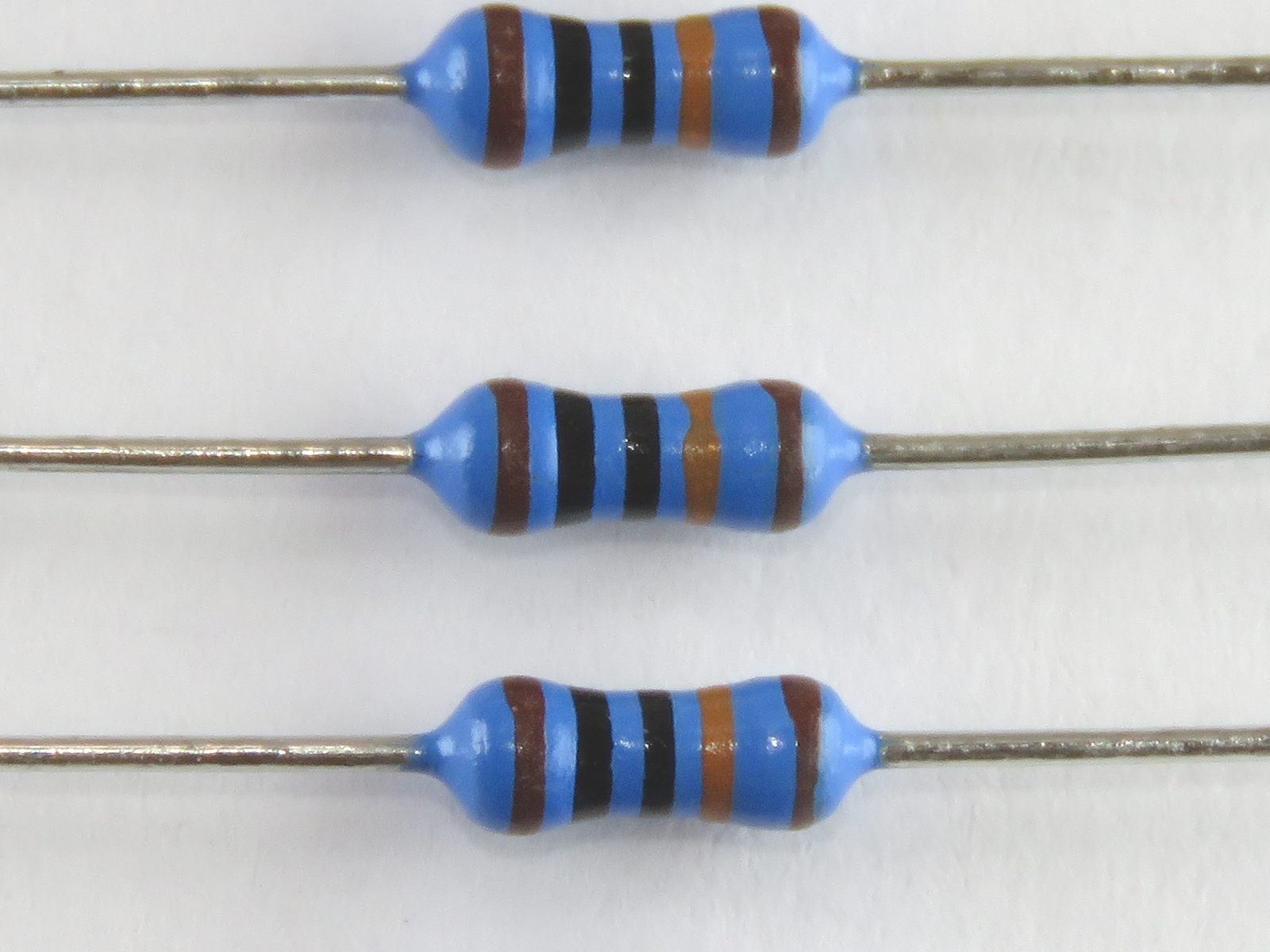 Resistor 100 Ohms Cores