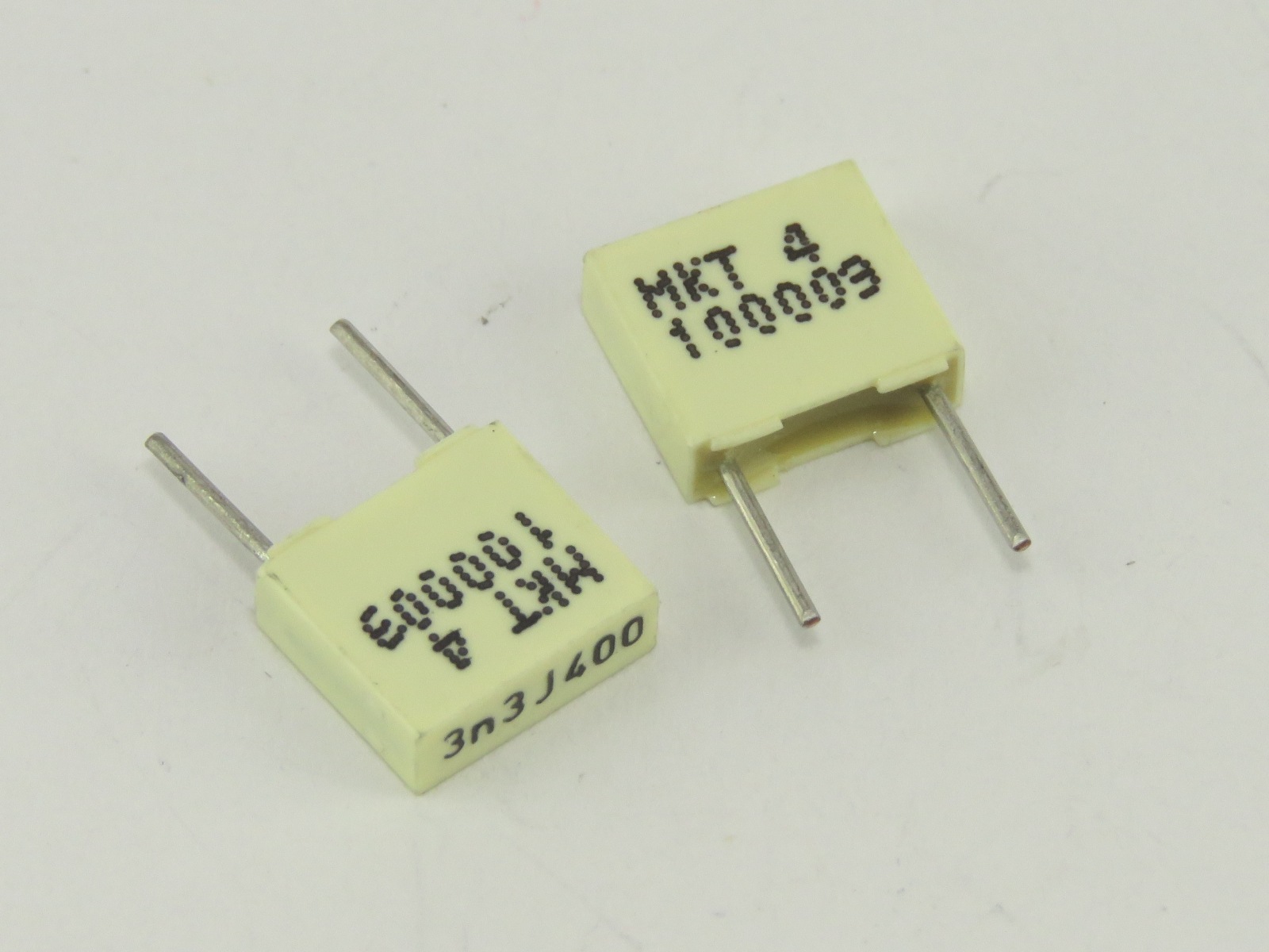 Condensateur 3.3nF 400V R82MC1330DQ50-K