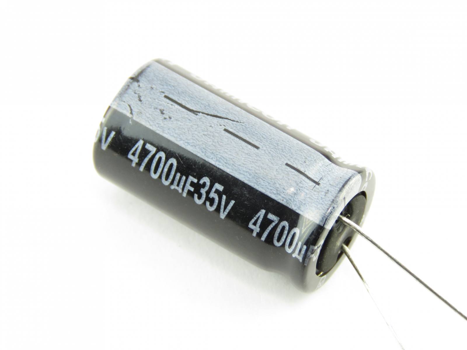 Condensateur chimique 4700uF 35V SKR472M1VL35M