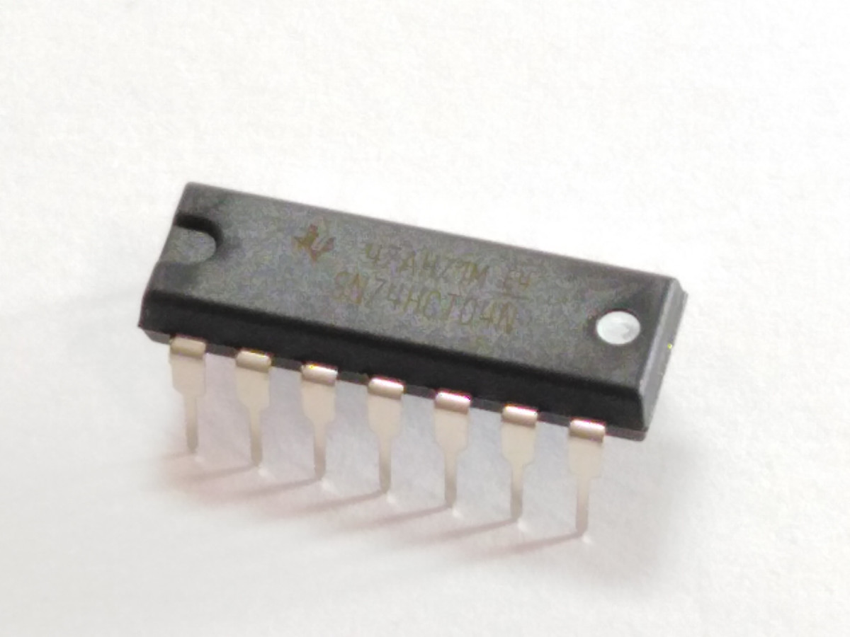 Circuit intégré logique SN74HCT04N (image 2/2)