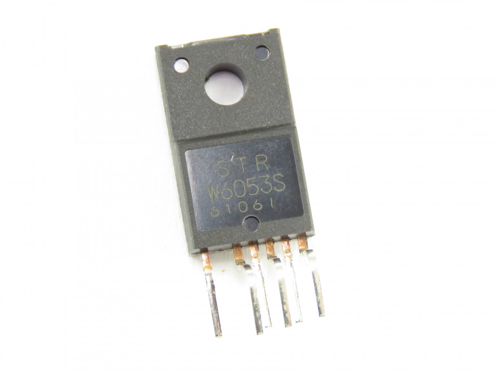 Circuit régulateur de tension à découpage STRW6053S