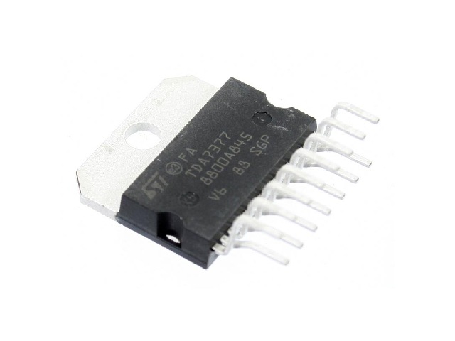 Circuit intégré TDA7377 (image 2/2)