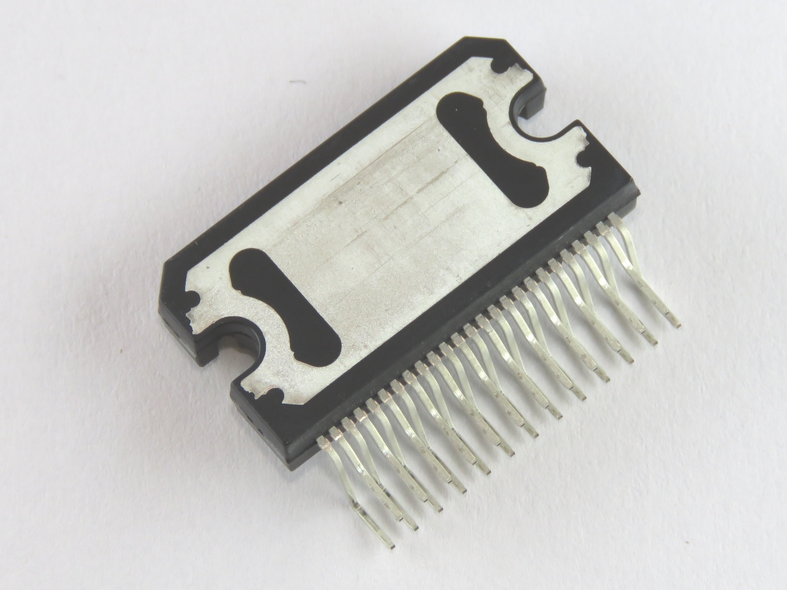 Circuit intégré TDA7385 (image 2/2)