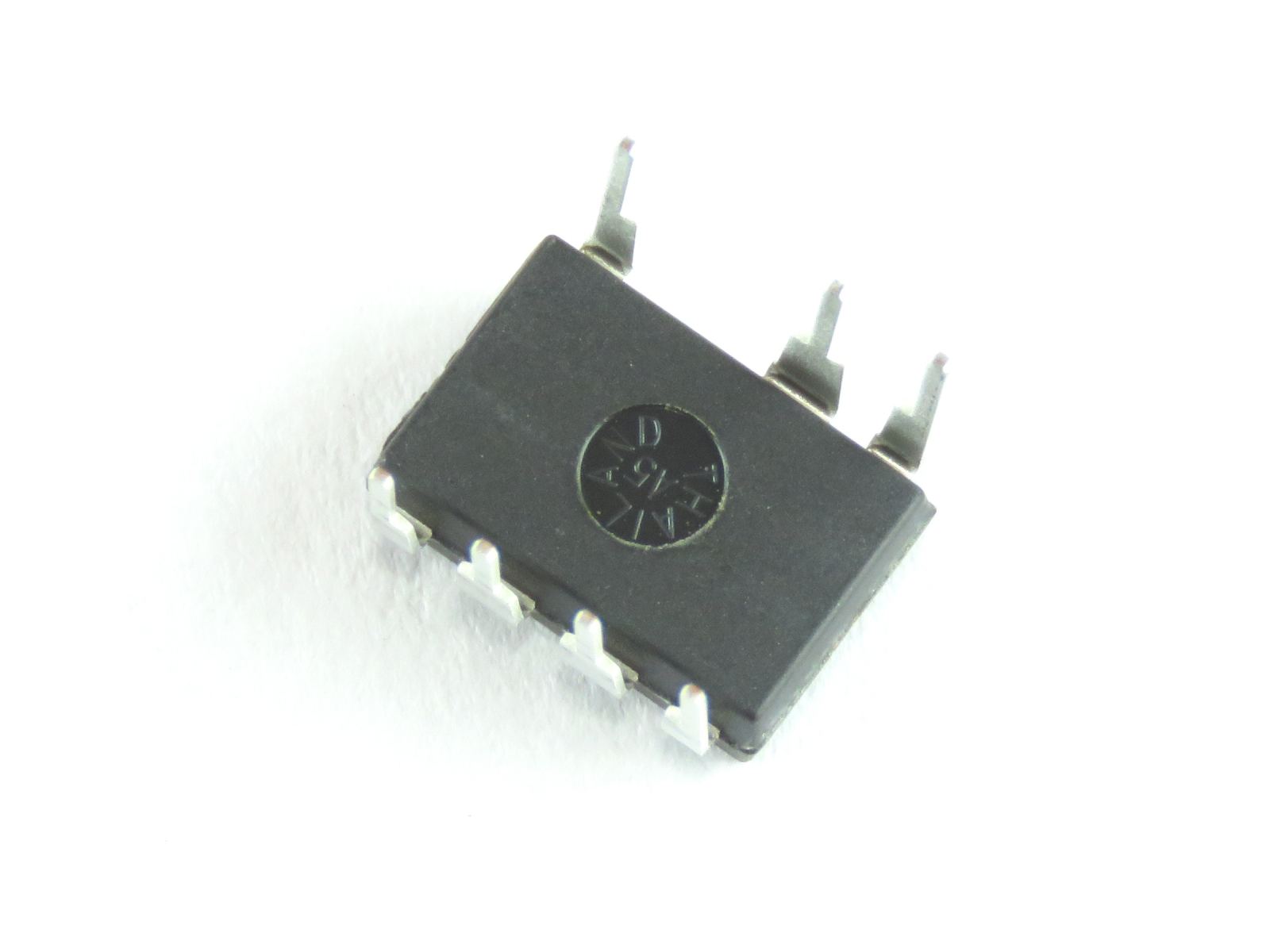 Circuit intégré TNY264PN (image 3/3)