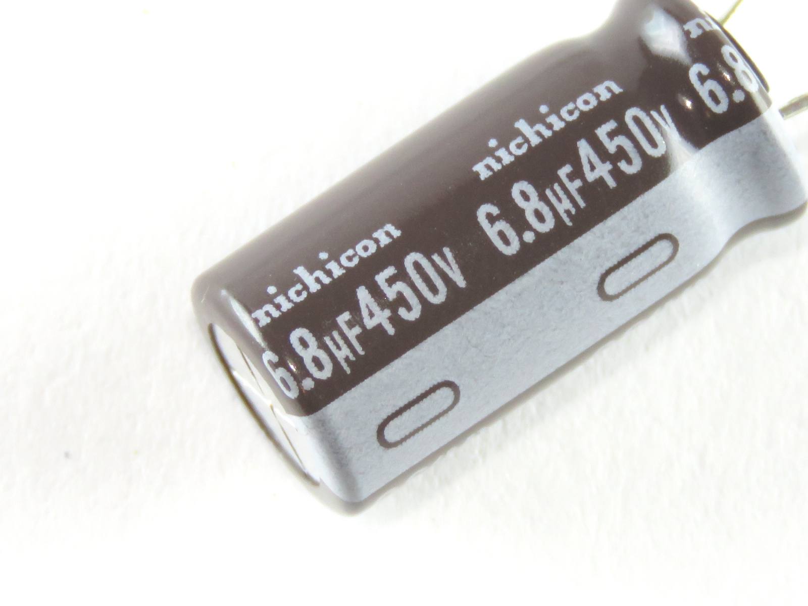 Condensateur chimique 6.8uF 450V UCS2W6R8MPD (image 3/3)